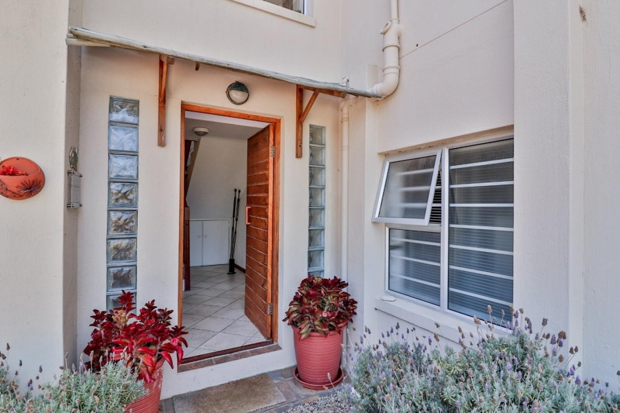 6 Bedroom Property for Sale in De Kelders Western Cape